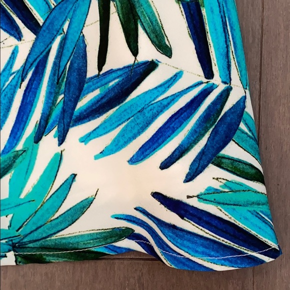 Gorgeous St. John’s Palm Dress 🌿 - Picture 4 of 9